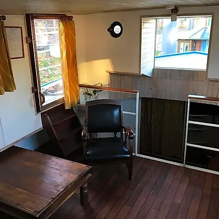 Botel Boat For Guest