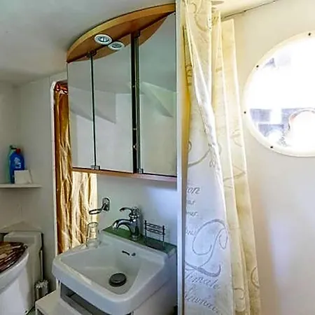 Hotel Boat For Guest Paris